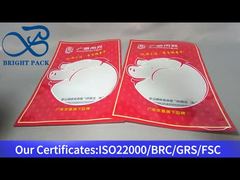 rode plastic zak met een doorzichtig venster voor vlees